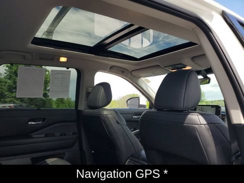 Certified 2024 Nissan Pathfinder Platinum w/ Cargo Package AWD/4WD image 17