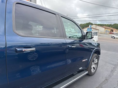 Used 2019 RAM 1500 Laramie AWD/4WD image 11