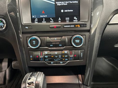 Used 2018 Ford Explorer XLT w/ Equipment Group 202A AWD/4WD image 20
