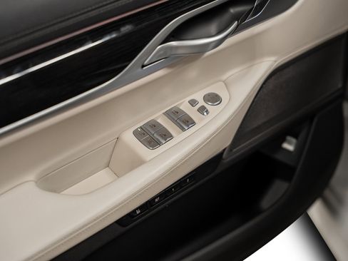 Used 2022 BMW 750i xDrive w/ M Sport Package image 65