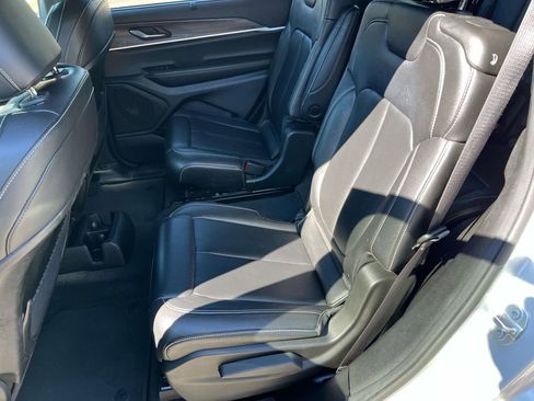 Used 2024 Jeep Grand Cherokee L Limited w/ Luxury Tech Group II image 21