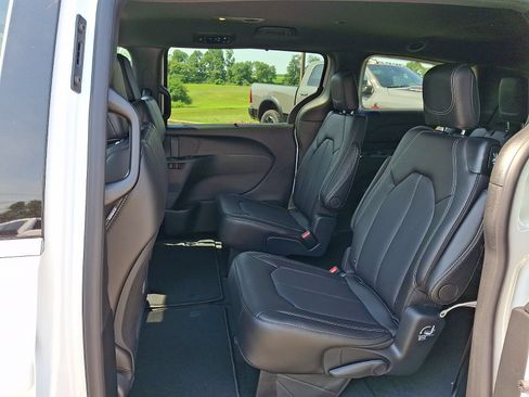 New 2027 Chrysler Pacifica LX FWD image 7