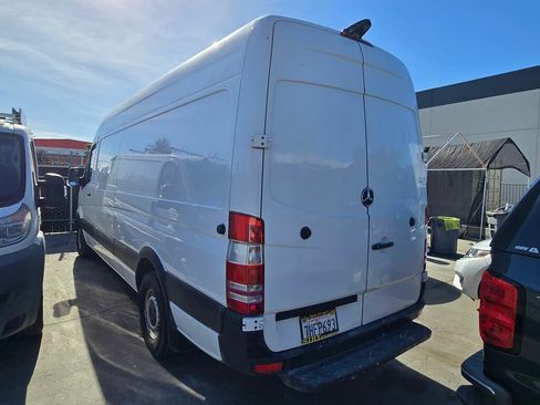 Used 2014 Mercedes-Benz Sprinter 2500 image 11