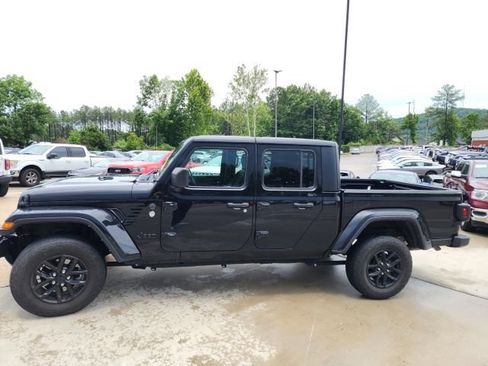 Used 2022 Jeep Gladiator Sport AWD/4WD image 5