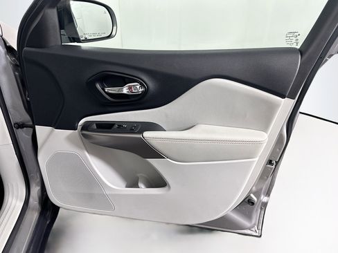 Used 2022 Jeep Cherokee Latitude Lux image 34