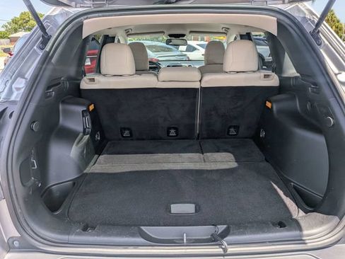 Used 2018 Jeep Cherokee Latitude FWD image 13