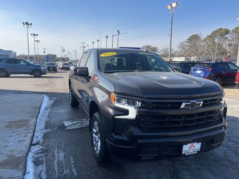 Used 2022 Chevrolet Silverado 1500 RST image 2