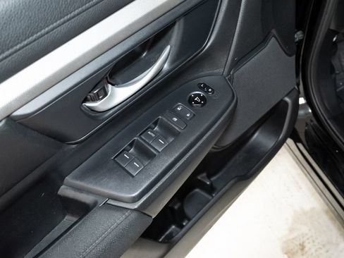 Used 2020 Honda CR-V LX image 10