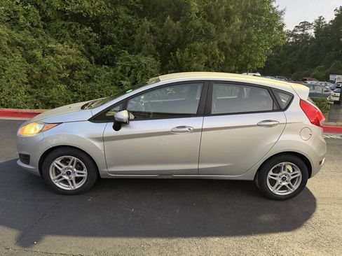 Used 2018 Ford Fiesta SE image 3
