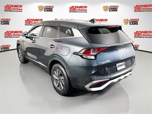 Used 2023 Kia Sportage LX image 2