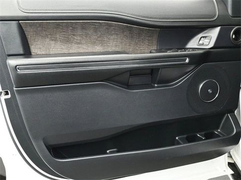 Used 2021 Ford Expedition Limited image 9