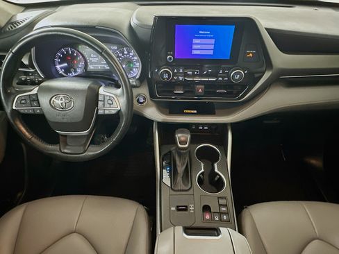 Used 2023 Toyota Highlander XLE FWD image 27