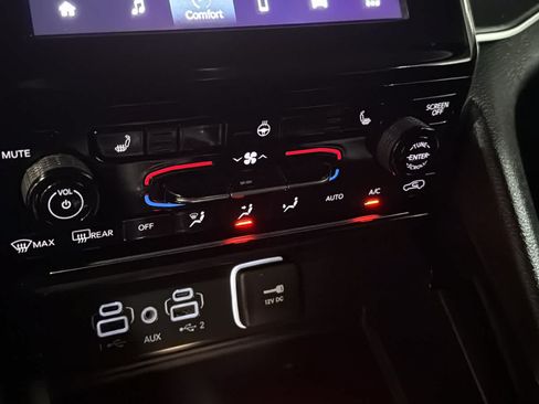 Used 2024 Jeep Grand Cherokee Altitude AWD/4WD image 19