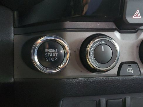 Used 2018 Toyota Tacoma TRD Off-Road AWD/4WD image 28