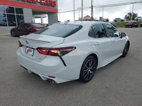 Used 2024 Toyota Camry SE FWD image 4