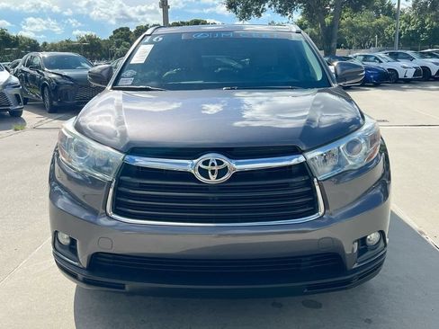 Used 2016 Toyota Highlander XLE FWD image 2