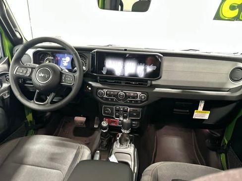 New 2025 Jeep Gladiator Willys image 10