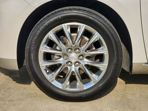 Used 2018 Buick Enclave Premium w/ LPO, Hit The Road Package FWD image 10