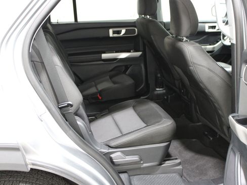 Used 2023 Ford Explorer XLT AWD/4WD image 24