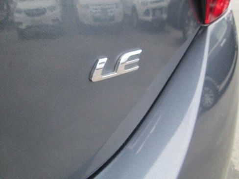 Used 2015 Toyota Corolla LE image 7