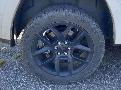 Used 2022 RAM 1500 Laramie AWD/4WD image 9