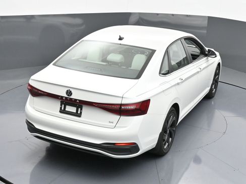 Used 2025 Volkswagen Jetta SE w/ Black Wheel Package image 34