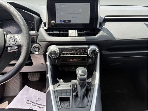 Used 2025 Toyota RAV4 XLE AWD/4WD image 18