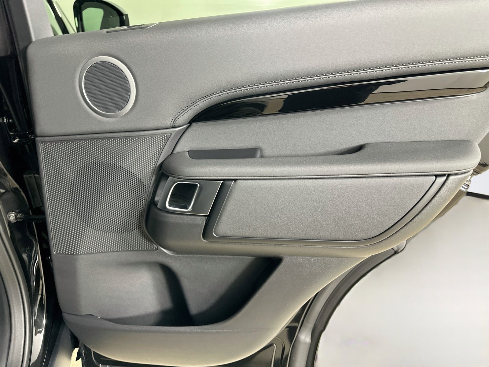 New 2026 Land Rover Discovery S AWD/4WD image 42