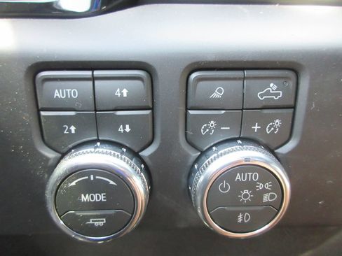 New 2026 GMC Sierra 1500 AT4 w/ AT4 Premium Package AWD/4WD image 17