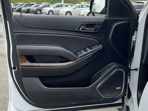 Used 2020 Chevrolet Suburban LT image 9