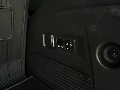 Used 2024 GMC Yukon Denali Ultimate AWD/4WD image 33