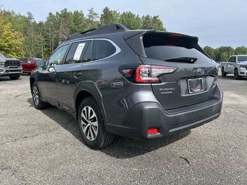 Used 2023 Subaru Outback Premium AWD/4WD image 5