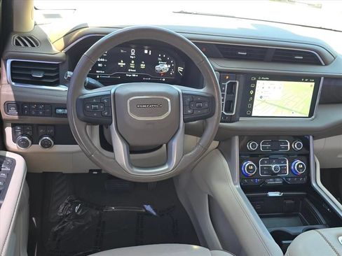 Used 2022 GMC Yukon XL Denali AWD/4WD image 11