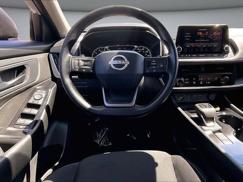 Used 2025 Nissan Rogue S AWD/4WD image 9