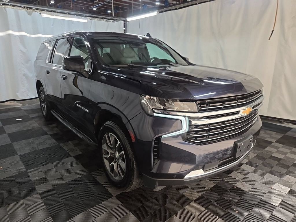 Used 2022 Chevrolet Suburban LT w/ LT Signature Plus Package AWD/4WD image 3