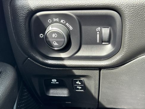 Used 2023 Jeep Grand Cherokee Limited w/ Luxury Tech Group II image 59