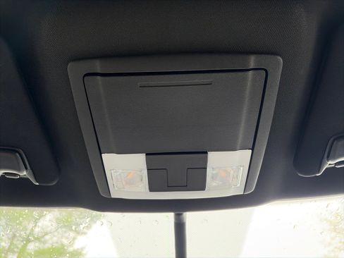 Used 2017 Ford Explorer XLT w/ Equipment Group 202A AWD/4WD image 29