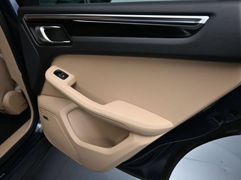 Certified 2020 Porsche Macan S AWD/4WD image 28