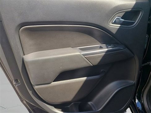 Used 2022 Chevrolet Colorado LT w/ Safety Package image 17