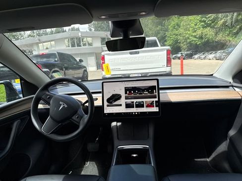 Used 2023 Tesla Model Y Long Range AWD/4WD image 10