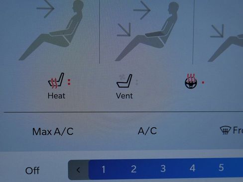 Used 2024 Chrysler Pacifica Limited image 30