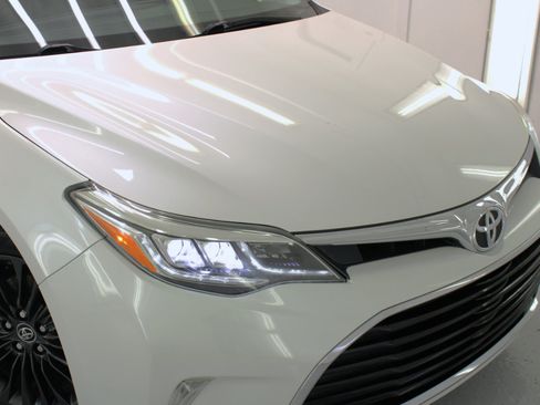 Used 2016 Toyota Avalon Touring image 18