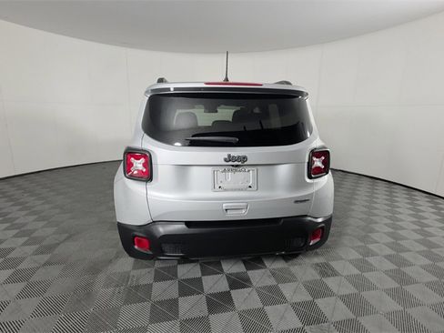 Certified 2019 Jeep Renegade Latitude image 6