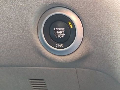 Used 2023 Chrysler Pacifica Touring-L image 49