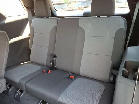 Used 2023 Chevrolet Traverse LT FWD image 6