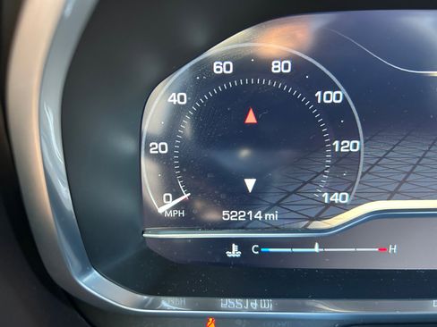 Used 2023 GMC Yukon SLT image 2