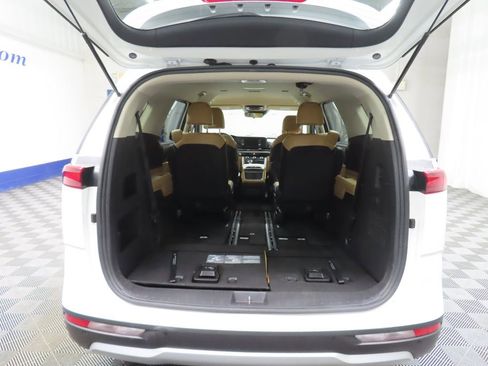 Used 2022 Kia Carnival LX FWD image 34