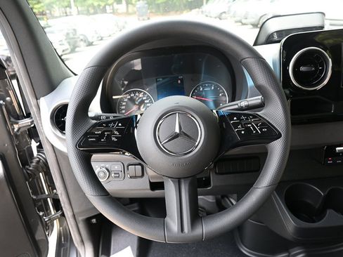 Used 2025 Mercedes-Benz Sprinter 2500 image 2