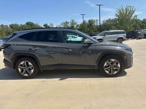 Used 2025 Hyundai Tucson SEL FWD image 2