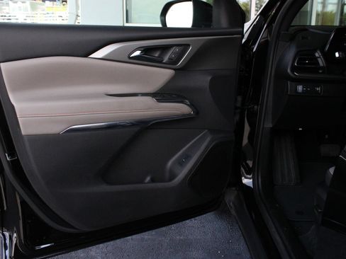 Used 2026 Chevrolet Traverse LT w/ Driver Confidence Package FWD image 11